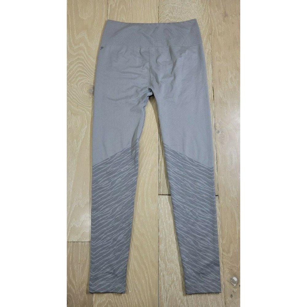 Fabletics Women's M Gray Seamless Leggings Zebra Workout Gym Pants Stretch Yoga